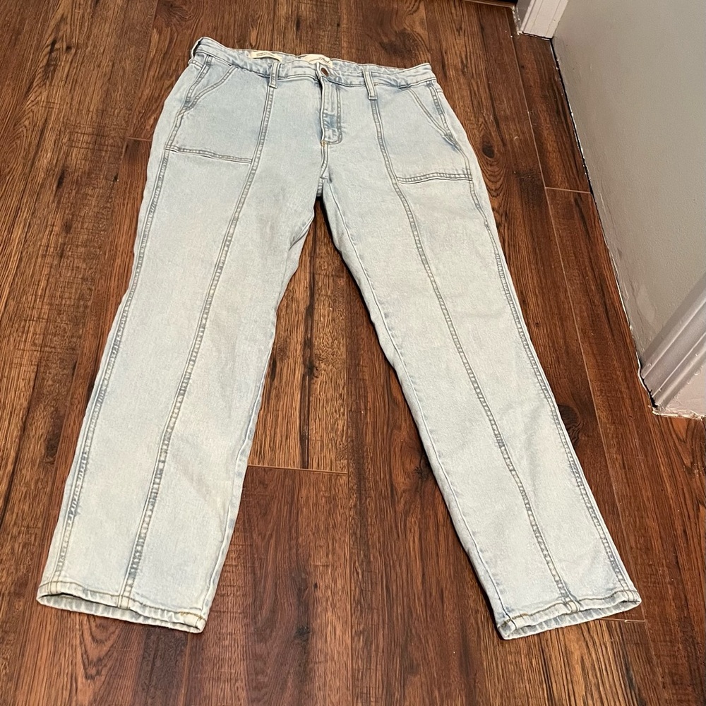 Universal Thread WOMENS Size 10 30R  Light Wash High Rise Slim Straight  Jeans